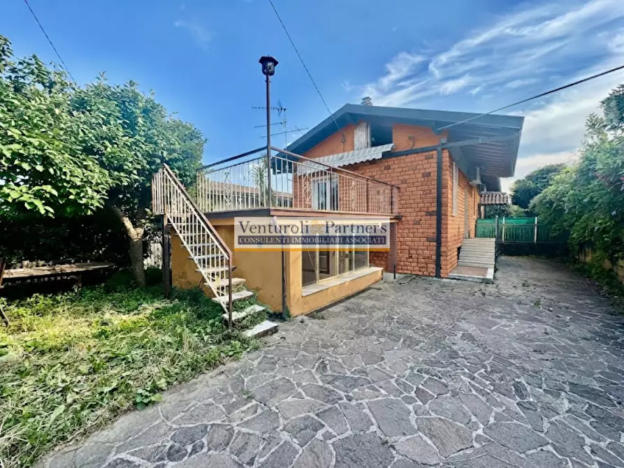 Immagine 2 di Casa bifamiliare in vendita  in via Carlo Alberto a Moniga Del Garda