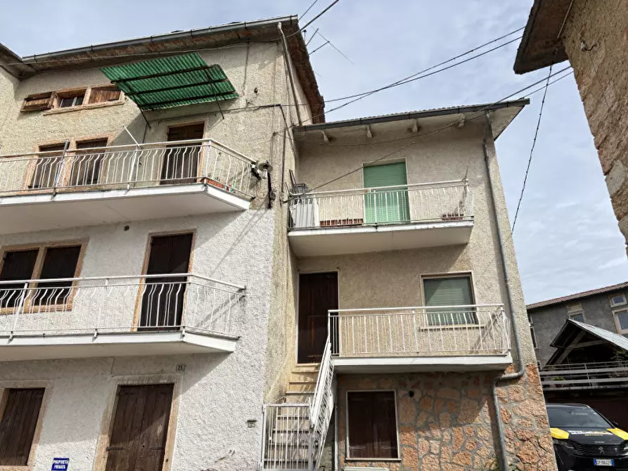 Immagine 3 di Appartamento in vendita  in Contrada Grobbe 44 a Bosco Chiesanuova