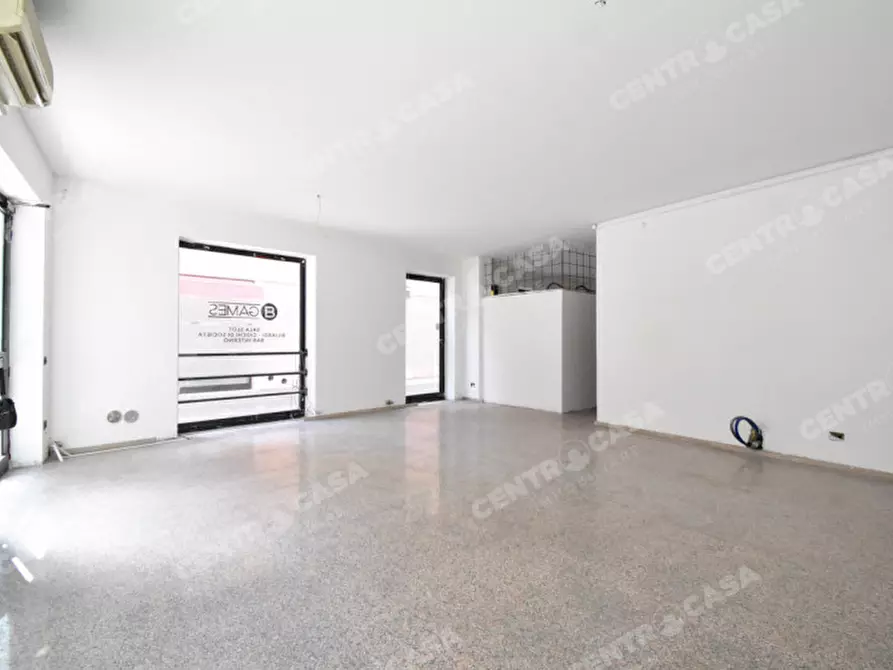 Immagine 1 di Negozio in vendita  in via duomo a Legnago