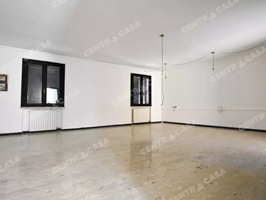 Immagine 3 di Negozio in vendita  in via duomo a Legnago