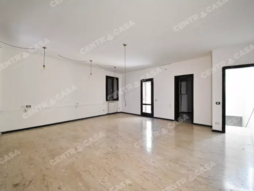 Immagine 12 di Negozio in vendita  in via duomo a Legnago