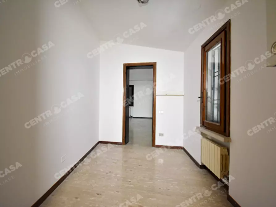 Immagine 18 di Negozio in vendita  in via duomo a Legnago
