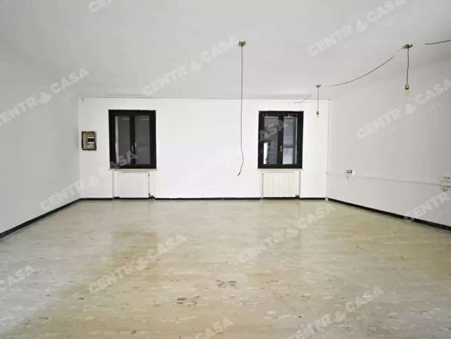 Immagine 19 di Negozio in vendita  in via duomo a Legnago
