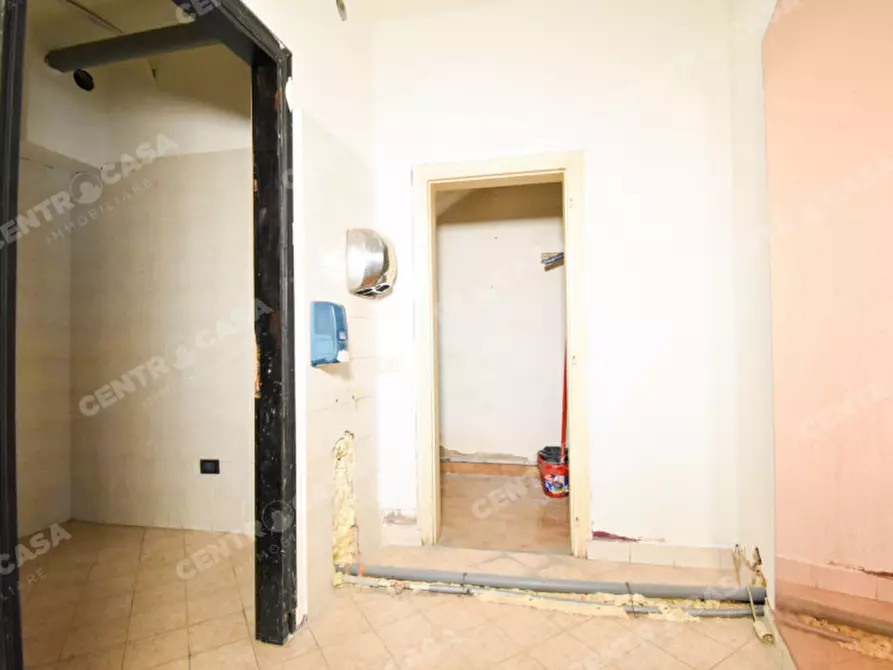 Immagine 24 di Negozio in vendita  in via duomo a Legnago