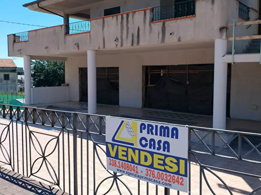 Immagine 2 di Magazzino in vendita  in viale europa a Satriano