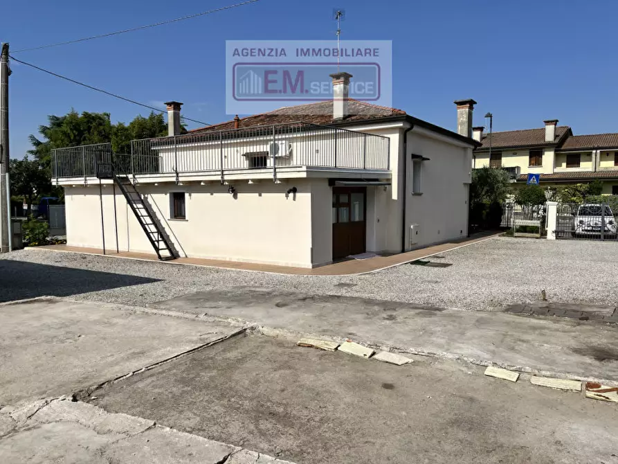 Immagine 1 di Casa indipendente in vendita  in Via San Cipriano a Roncade
