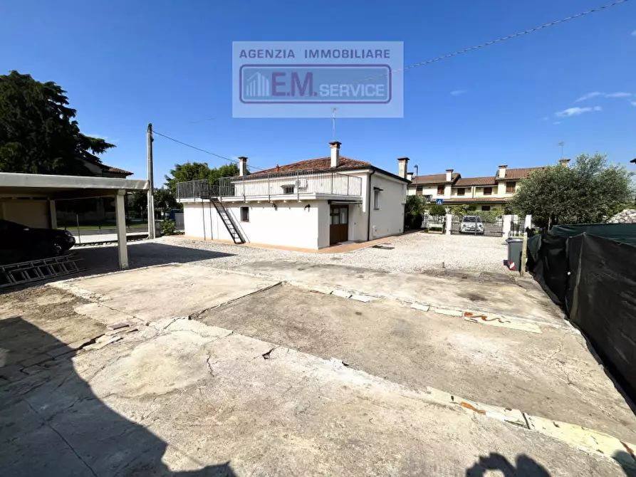Immagine 2 di Casa indipendente in vendita  in Via San Cipriano a Roncade