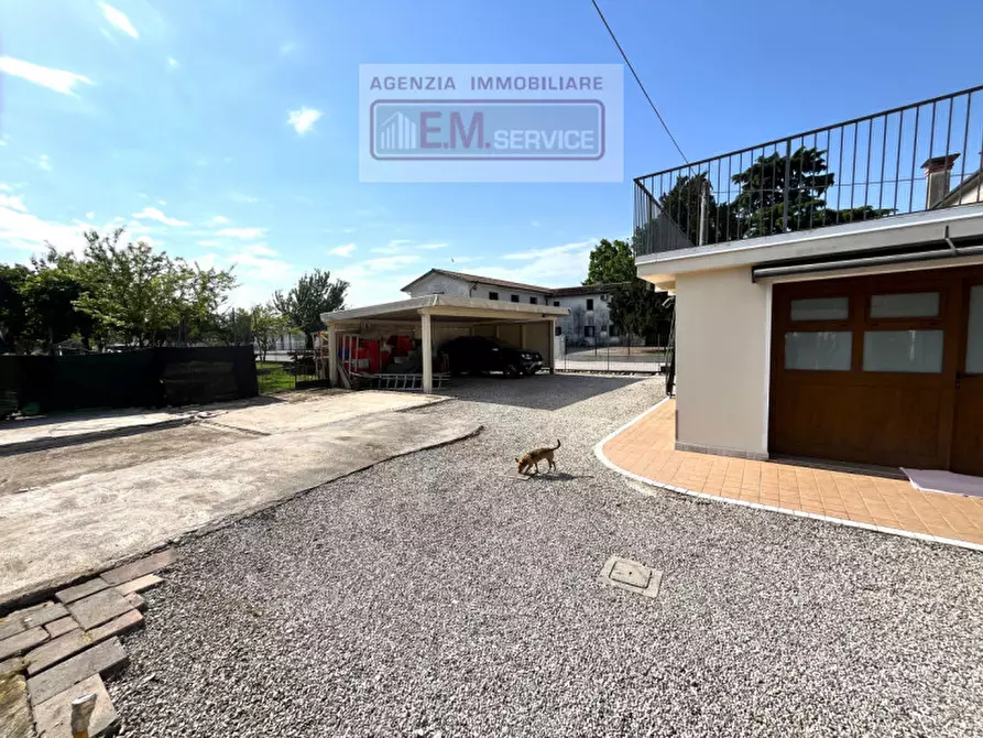 Immagine 3 di Casa indipendente in vendita  in Via San Cipriano a Roncade