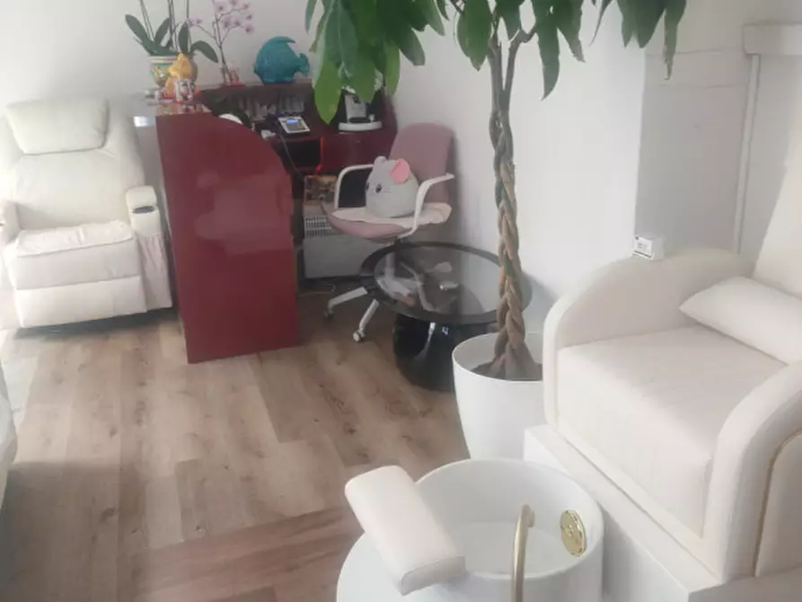 Immagine 4 di Attività commerciale in affitto  in VIA DI BELLARIVA a Firenze