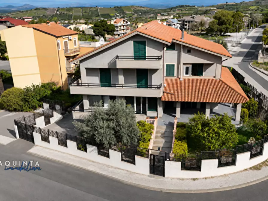 Immagine 2 di Casa indipendente in vendita  in Via Pio La Torre n. 1 a Palagonia