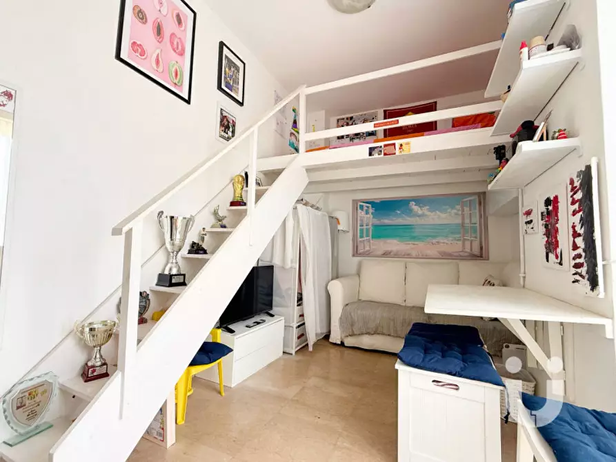 Immagine 4 di Appartamento in vendita  in Via degli Autoscafi a Roma