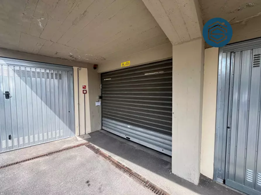 Immagine 3 di Cantina in vendita  in Galleria Giuseppe Di Vittorio 1 a Campi Bisenzio