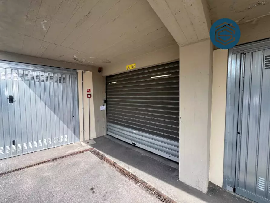 Immagine 13 di Cantina in vendita  in Galleria Giuseppe Di Vittorio 1 a Campi Bisenzio