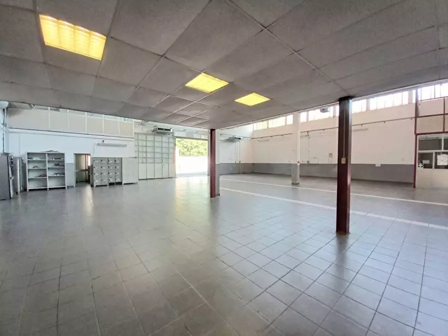 Immagine 2 di Capannone industriale in vendita  a Bologna