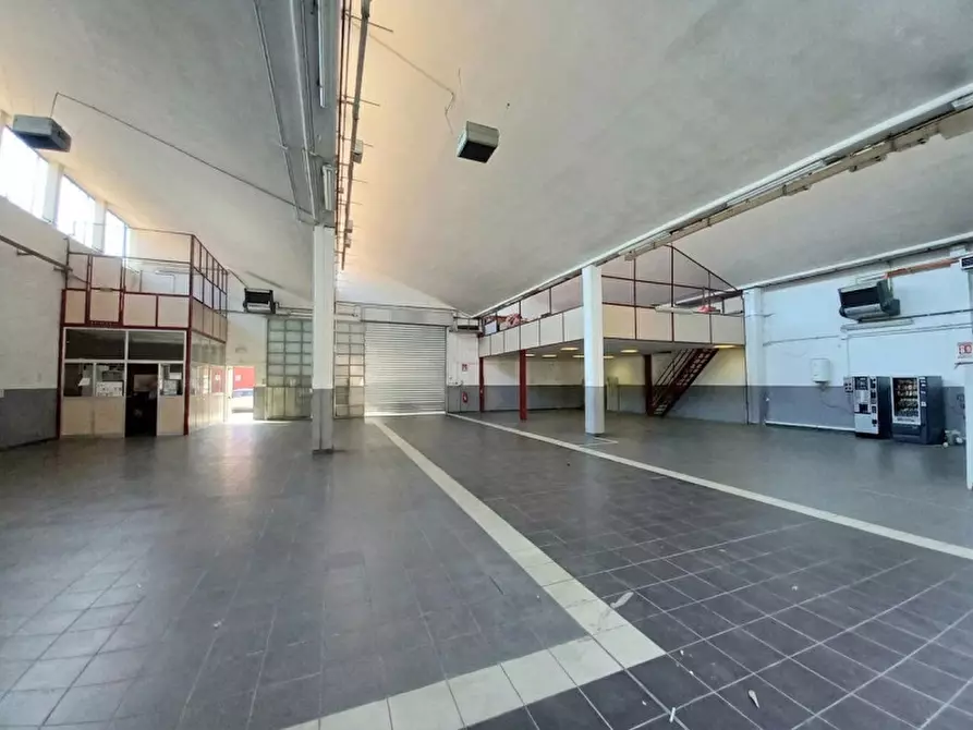 Immagine 3 di Capannone industriale in vendita  a Bologna