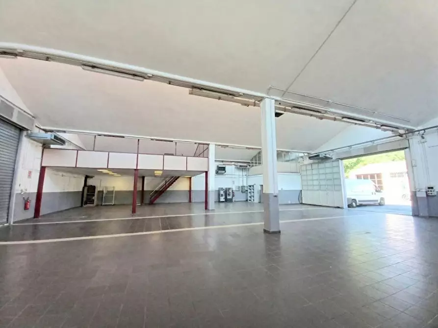 Immagine 7 di Capannone industriale in vendita  a Bologna