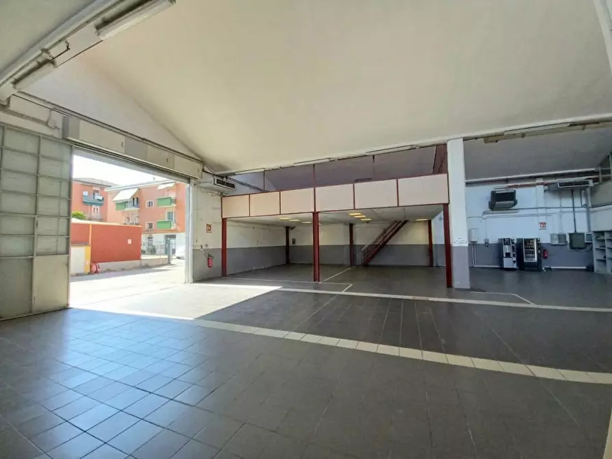 Immagine 8 di Capannone industriale in vendita  a Bologna