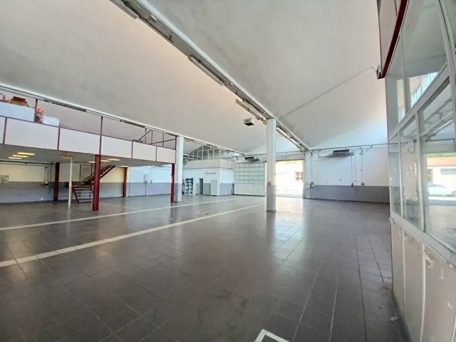Immagine 9 di Capannone industriale in vendita  a Bologna
