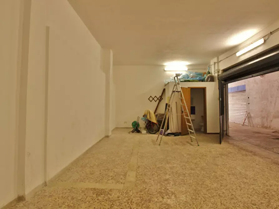 Immagine 2 di Garage in vendita  in VIA R53 a Palermo