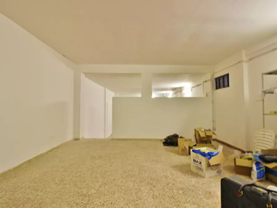 Immagine 5 di Garage in vendita  in VIA R53 a Palermo