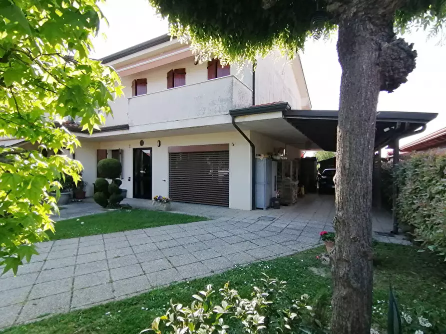 Immagine 1 di Casa bifamiliare in vendita  in Via Trento 27 a Lendinara