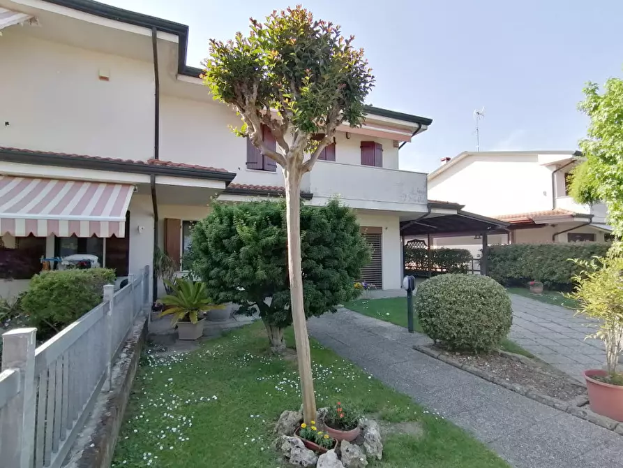 Immagine 2 di Casa bifamiliare in vendita  in Via Trento 27 a Lendinara