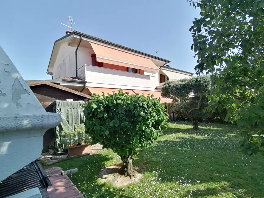 Immagine 3 di Casa bifamiliare in vendita  in Via Trento 27 a Lendinara