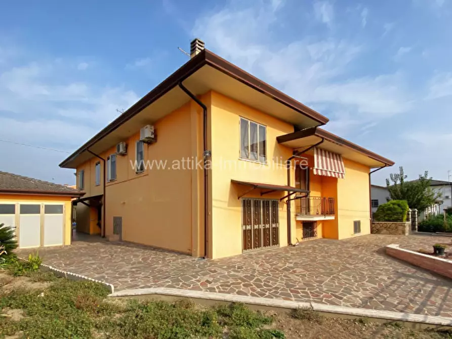 Immagine 1 di Casa bifamiliare in vendita  in Via dello Sport a Boara Pisani