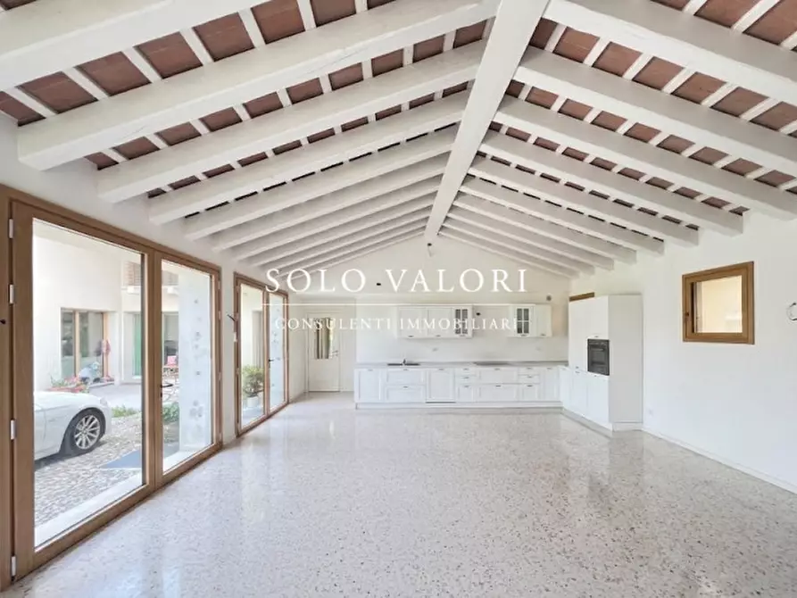 Immagine 2 di Villa in vendita  a Montebelluna