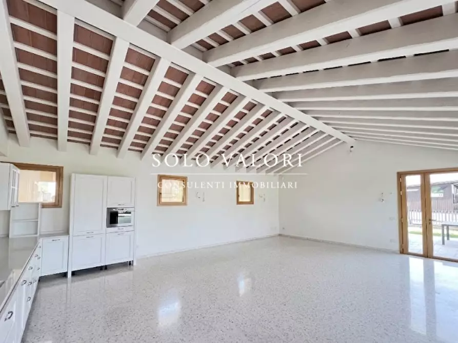 Immagine 5 di Villa in vendita  a Montebelluna