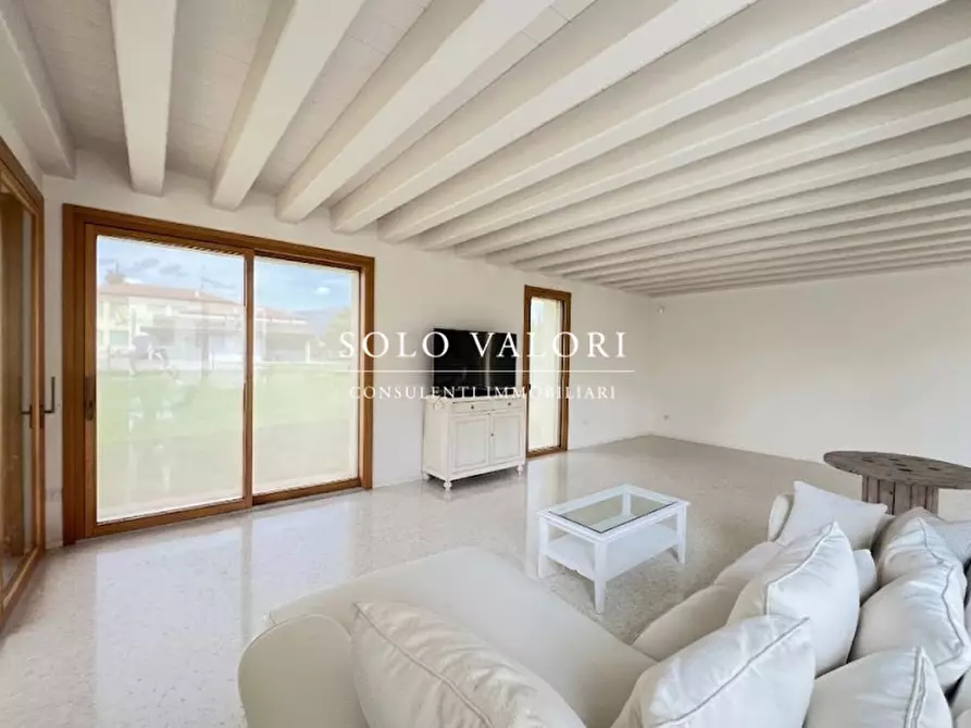 Immagine 6 di Villa in vendita  a Montebelluna