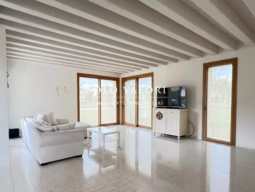 Immagine 8 di Villa in vendita  a Montebelluna