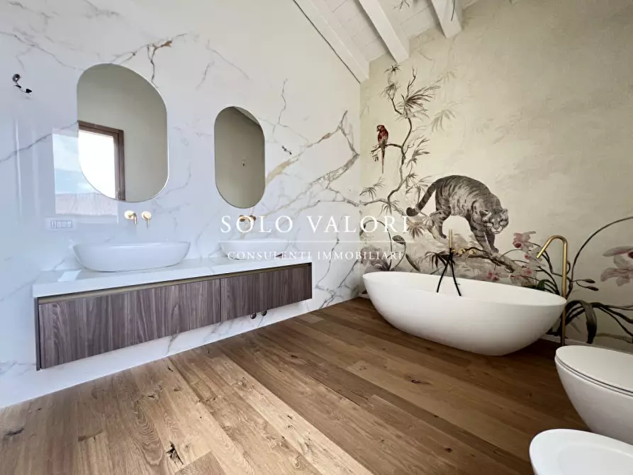 Immagine 17 di Villa in vendita  a Montebelluna