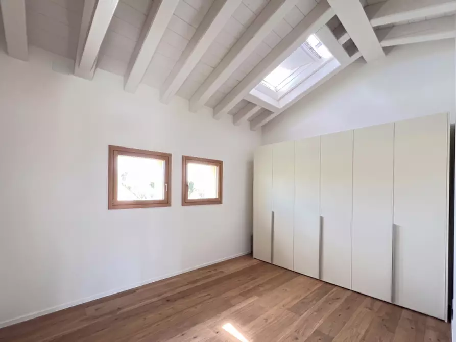 Immagine 21 di Villa in vendita  a Montebelluna