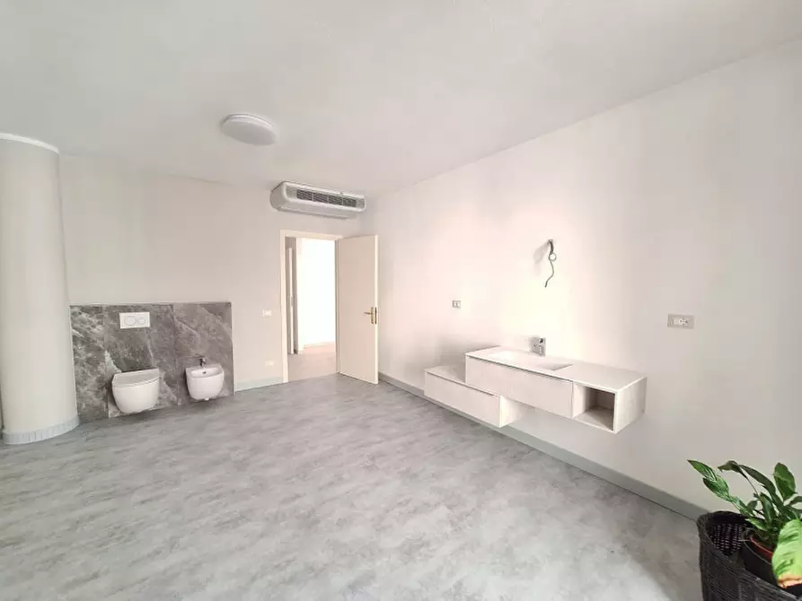 Immagine 29 di Appartamento in vendita  in Via Torquato Fraccon 11 a Rovigo