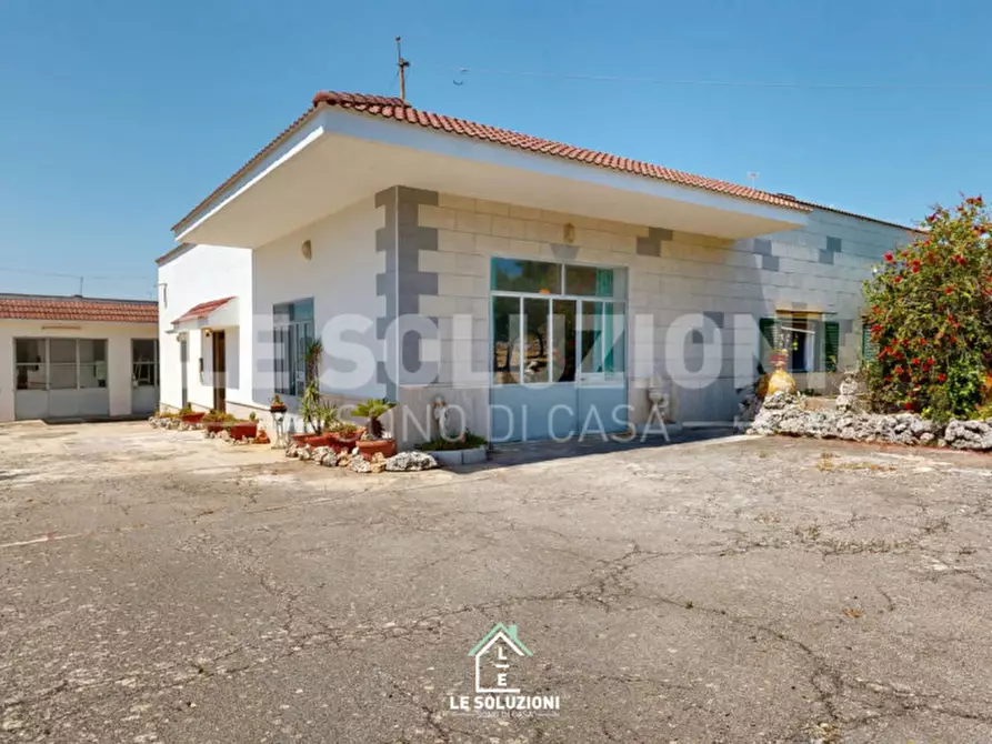Immagine 1 di Villa in vendita  in CONTRADA COZZANA 389 a Monopoli