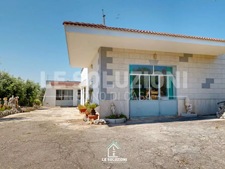 Immagine 2 di Villa in vendita  in CONTRADA COZZANA 389 a Monopoli