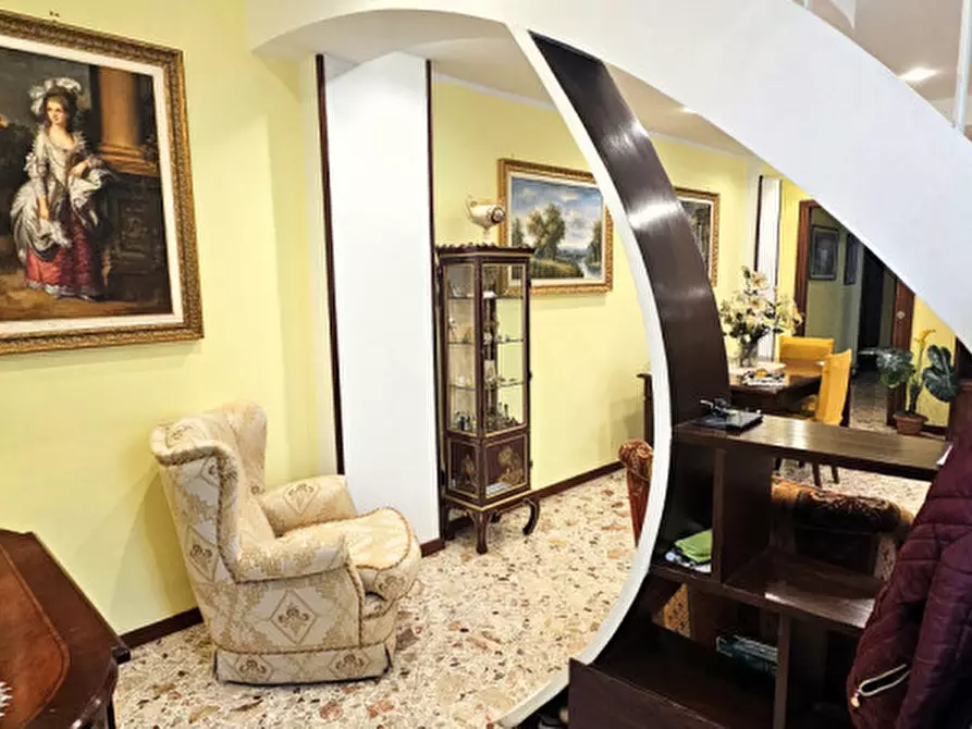 Immagine 3 di Appartamento in vendita  in Via Michele De Vio, 2 a Palermo
