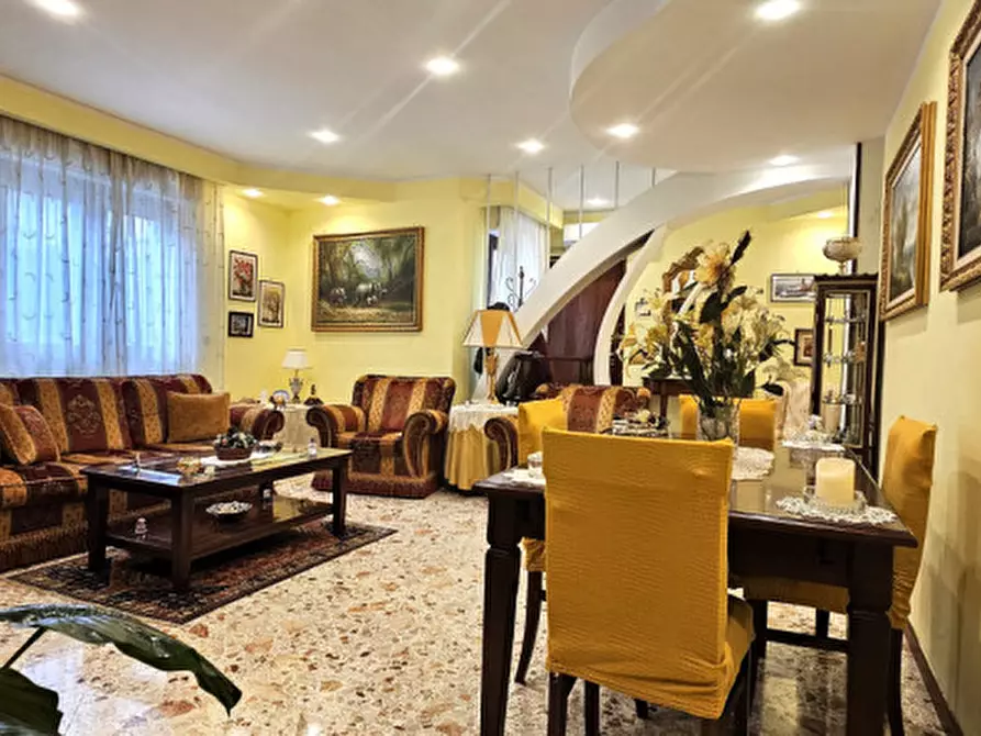 Immagine 5 di Appartamento in vendita  in Via Michele De Vio, 2 a Palermo
