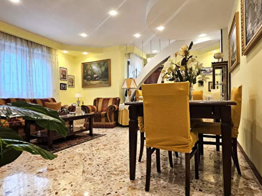 Immagine 6 di Appartamento in vendita  in Via Michele De Vio, 2 a Palermo