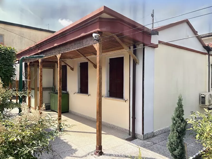 Immagine 1 di Casa indipendente in vendita  in Via Villa del Bosco a Pontelongo
