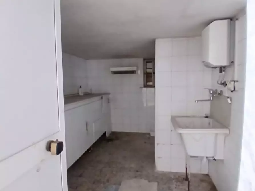 Immagine 5 di Negozio in vendita  in Via Francesco Provenzale a Napoli