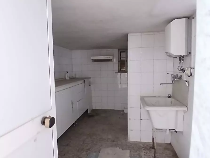 Immagine 7 di Negozio in vendita  in Via Francesco Provenzale a Napoli