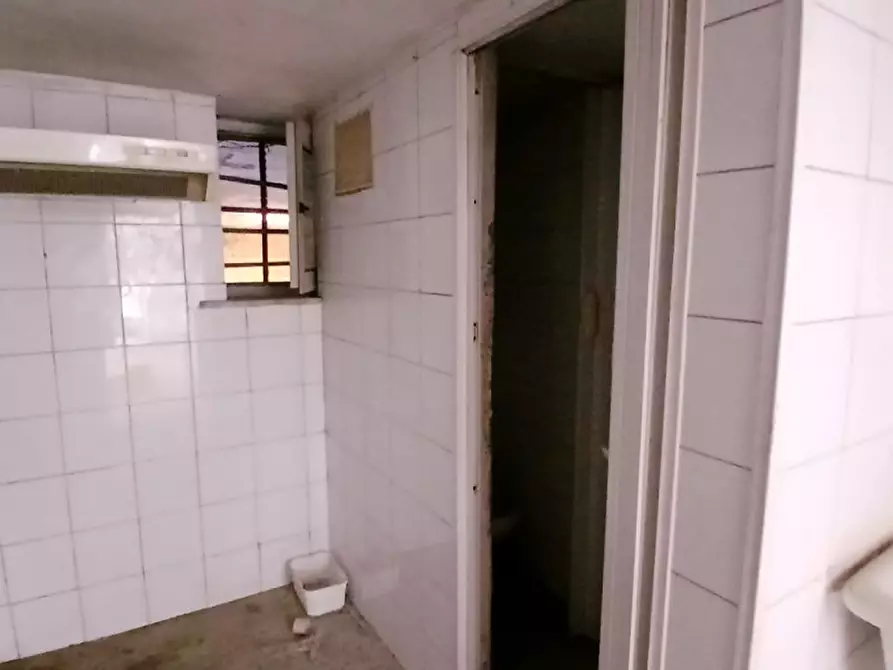 Immagine 9 di Negozio in vendita  in Via Francesco Provenzale a Napoli