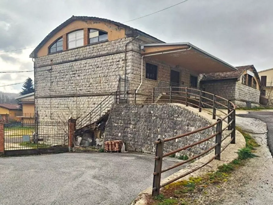 Immagine 1 di Capannone industriale in vendita  in Via Flaminia, 61044 Scheggia e Pascelupo PG, Italia a Scheggia E Pascelupo
