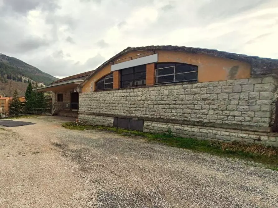Immagine 2 di Capannone industriale in vendita  in Via Flaminia, 61044 Scheggia e Pascelupo PG, Italia a Scheggia E Pascelupo