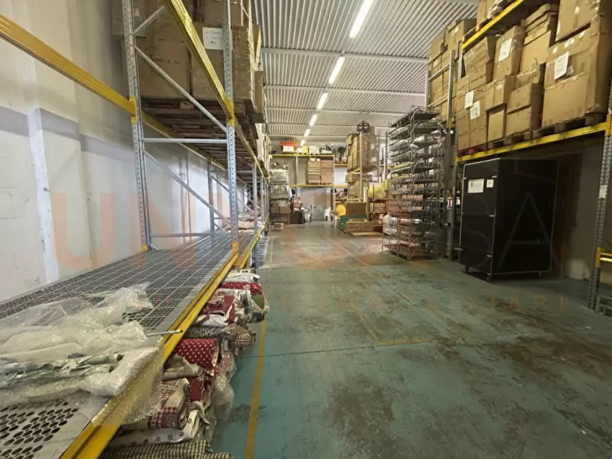 Immagine 1 di Magazzino in vendita  in Via Trieste a Mestrino