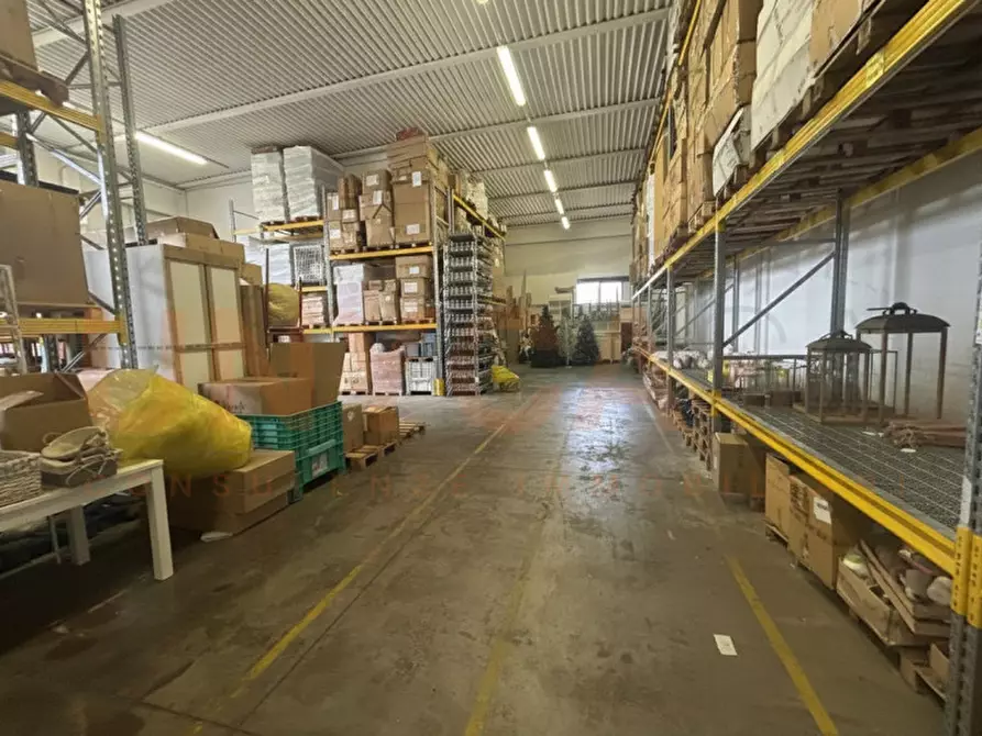 Immagine 2 di Magazzino in vendita  in Via Trieste a Mestrino