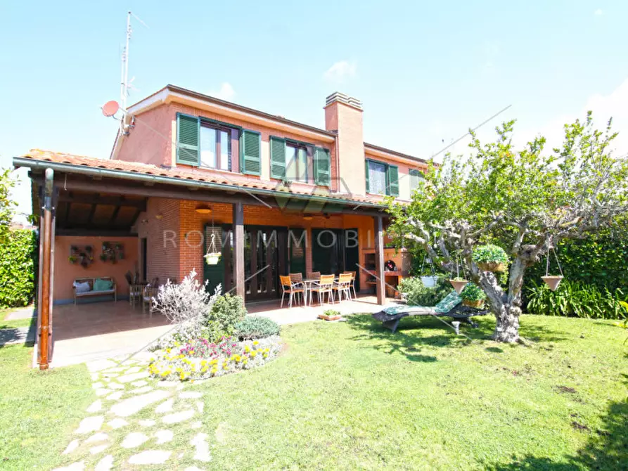 Immagine 1 di Villa in vendita  in Via Francesco Cilea a Roma