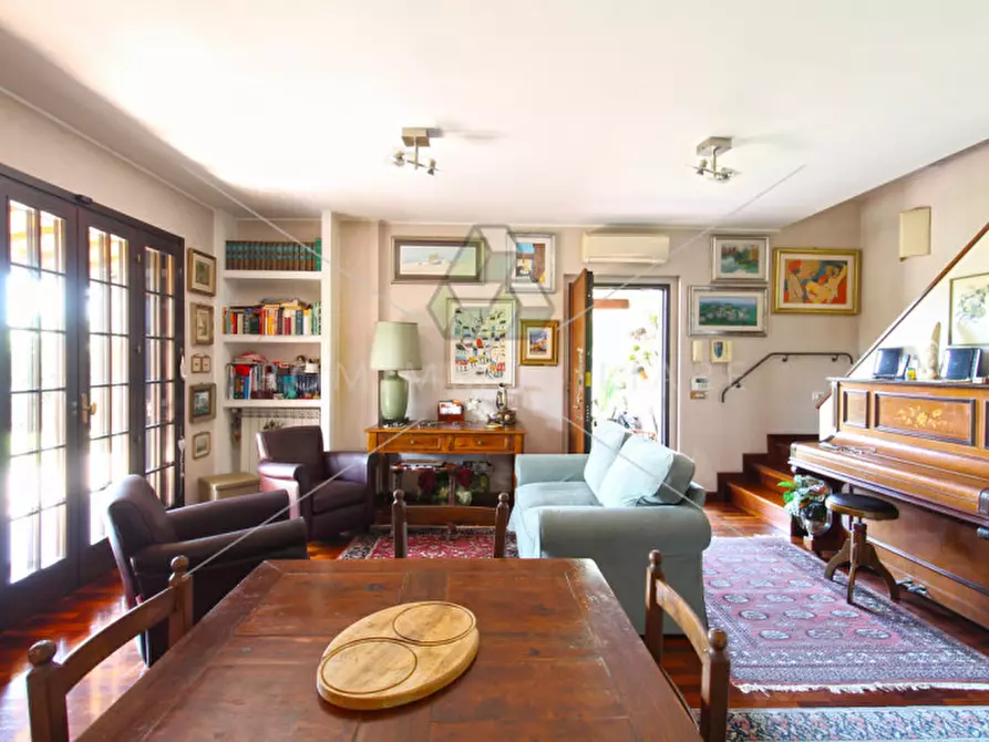 Immagine 2 di Villa in vendita  in Via Francesco Cilea a Roma